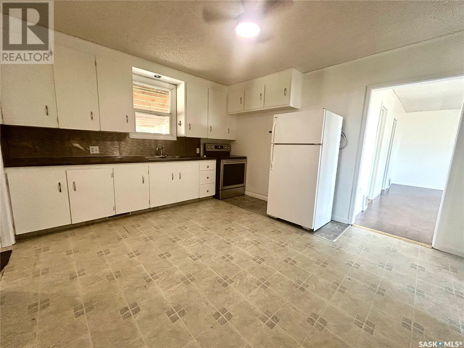 209 4Th Avenue E, Coleville, SK - Indoor Photo Showing Kitchen