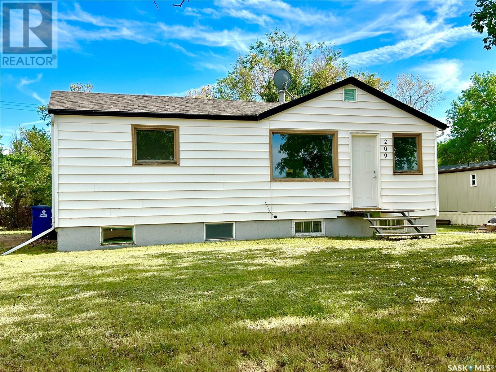 209 4Th Avenue E, Coleville, SK - Outdoor