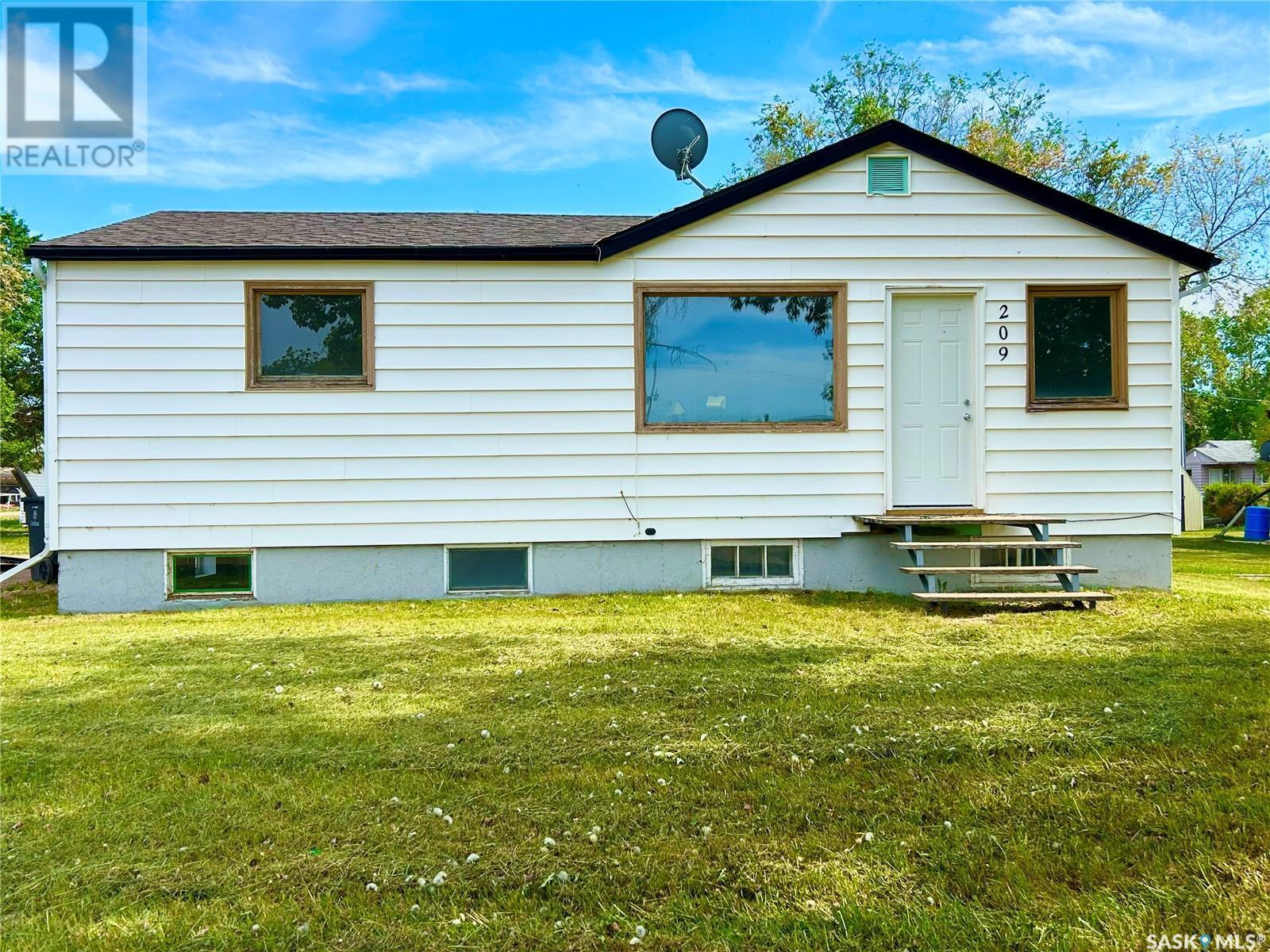 209 4Th Avenue E, Coleville, SK - Outdoor