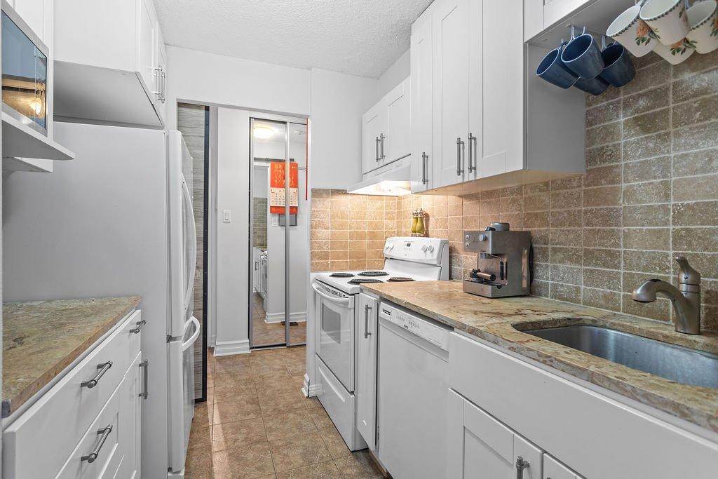 Cuisine - 1103-2555 Av. Du Havre-Des-Îles, Laval (Chomedey), QC - Indoor Photo Showing Kitchen