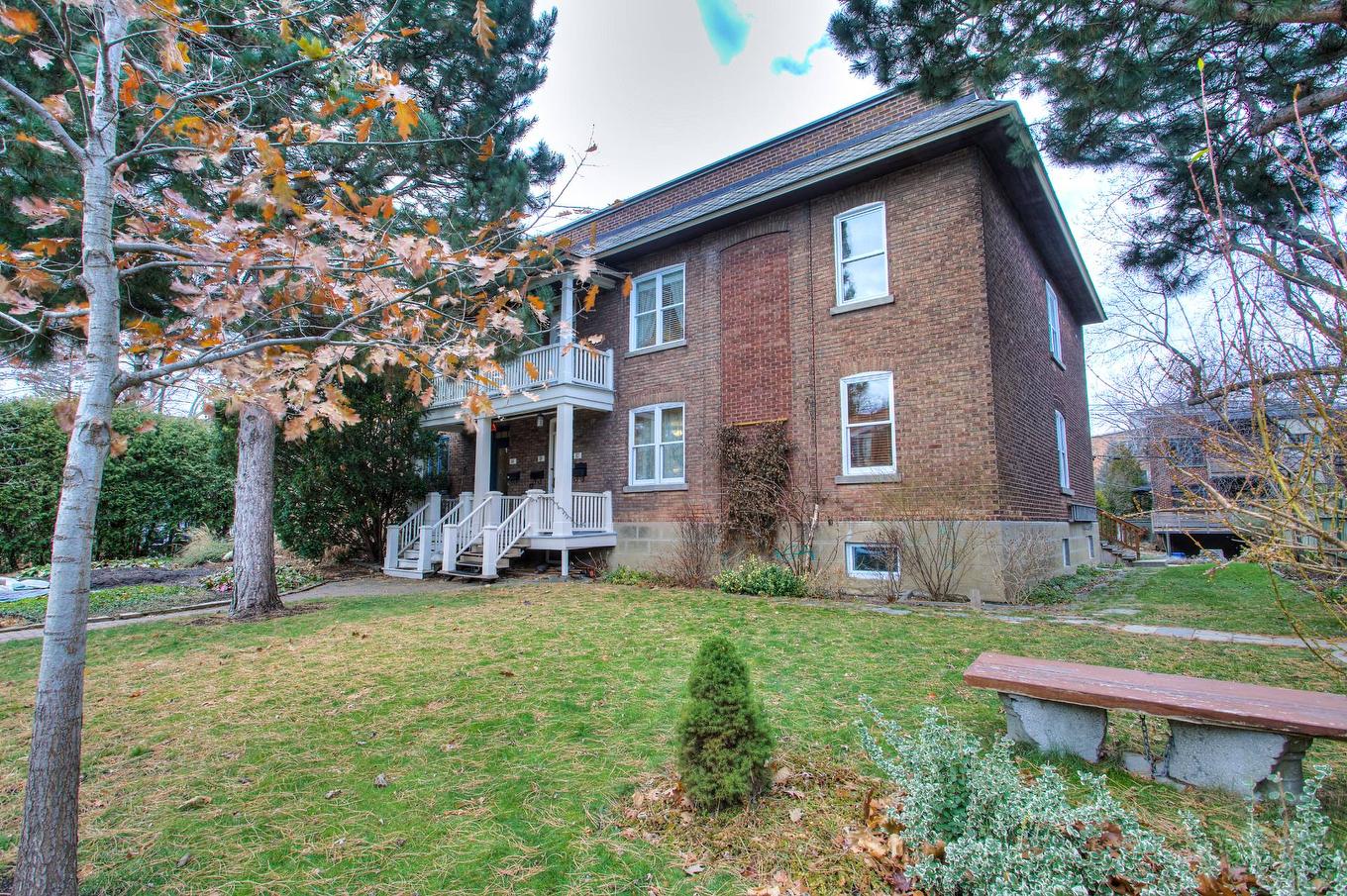 Backyard - 15 Av. Dobie, Mont-Royal, QC - Outdoor