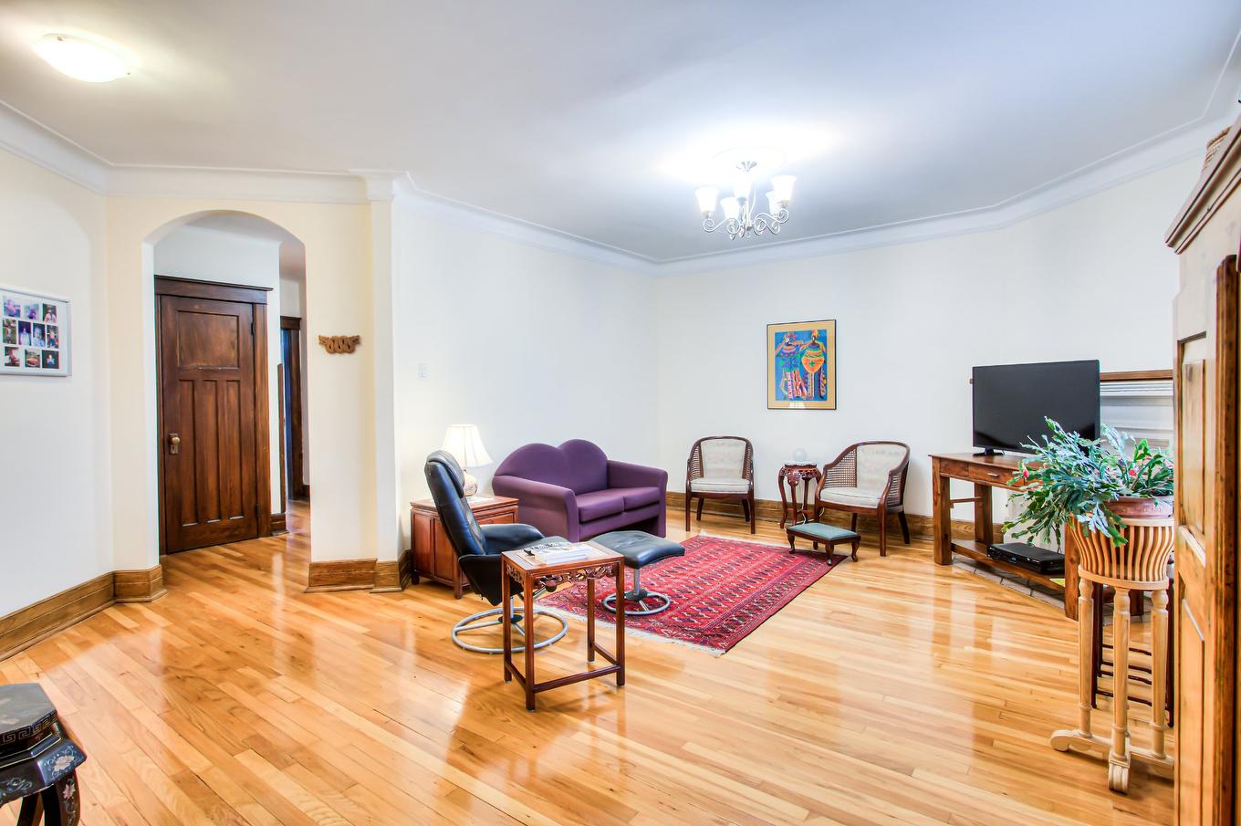 Living room - 15 Av. Dobie, Mont-Royal, QC - Indoor