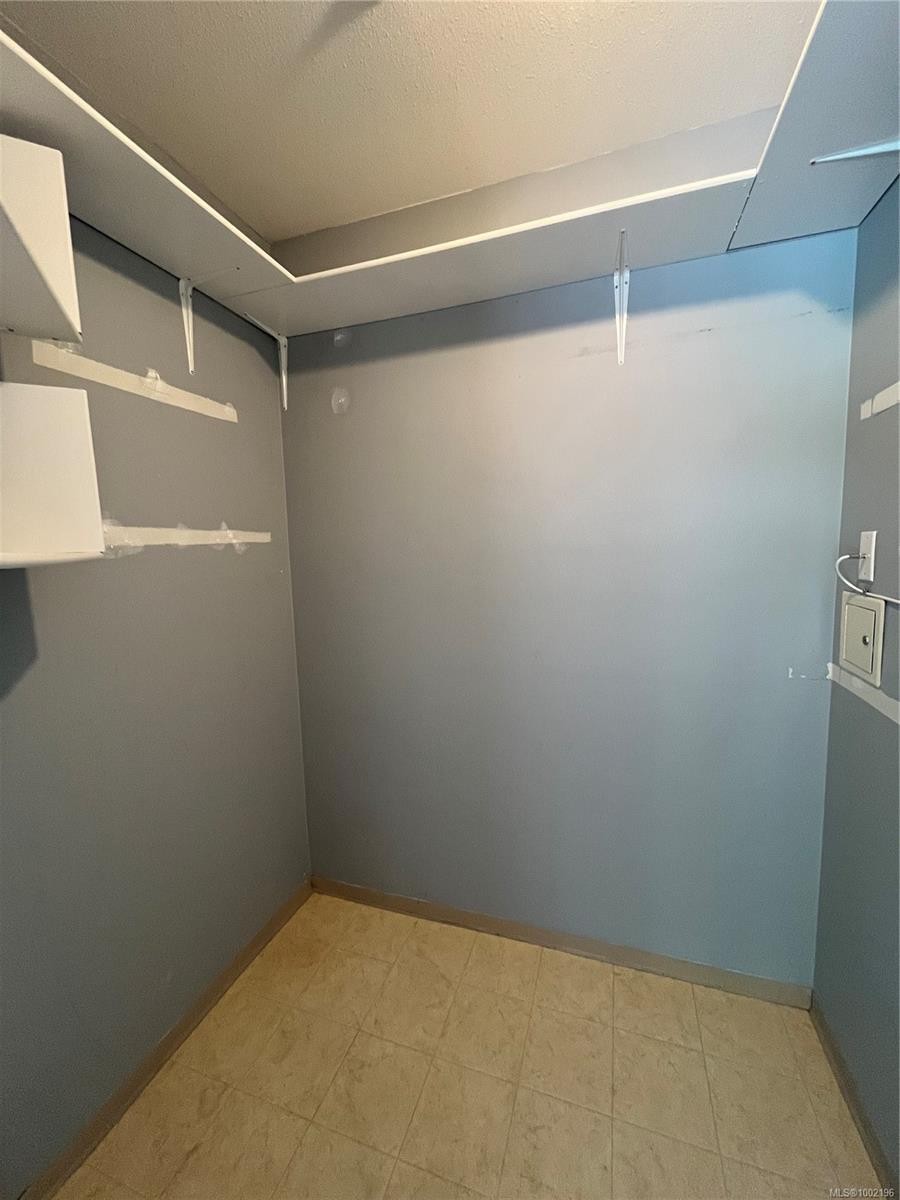 201-566 Stewart Ave, Nanaimo, BC - Indoor With Storage