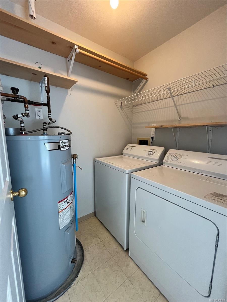 201-566 Stewart Ave, Nanaimo, BC - Indoor Photo Showing Laundry Room