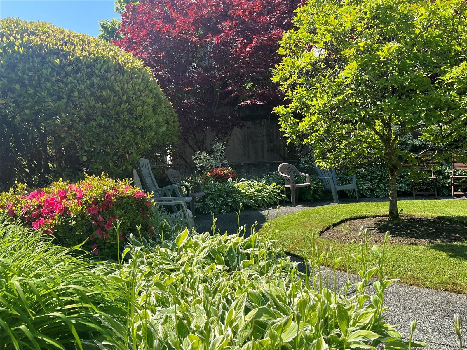 201-566 Stewart Ave, Nanaimo, BC - Outdoor