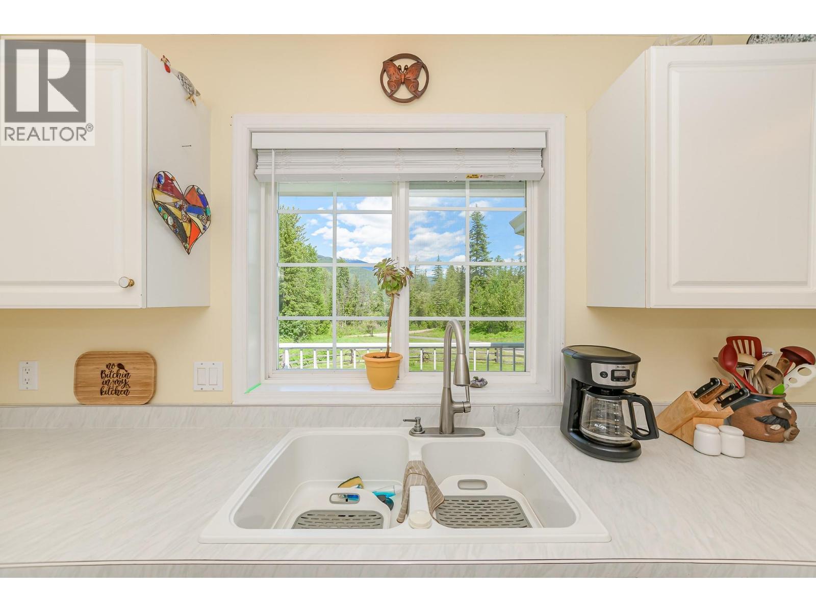 4340 Sederberg Road, Malakwa, BC - Indoor Photo Showing Other Room