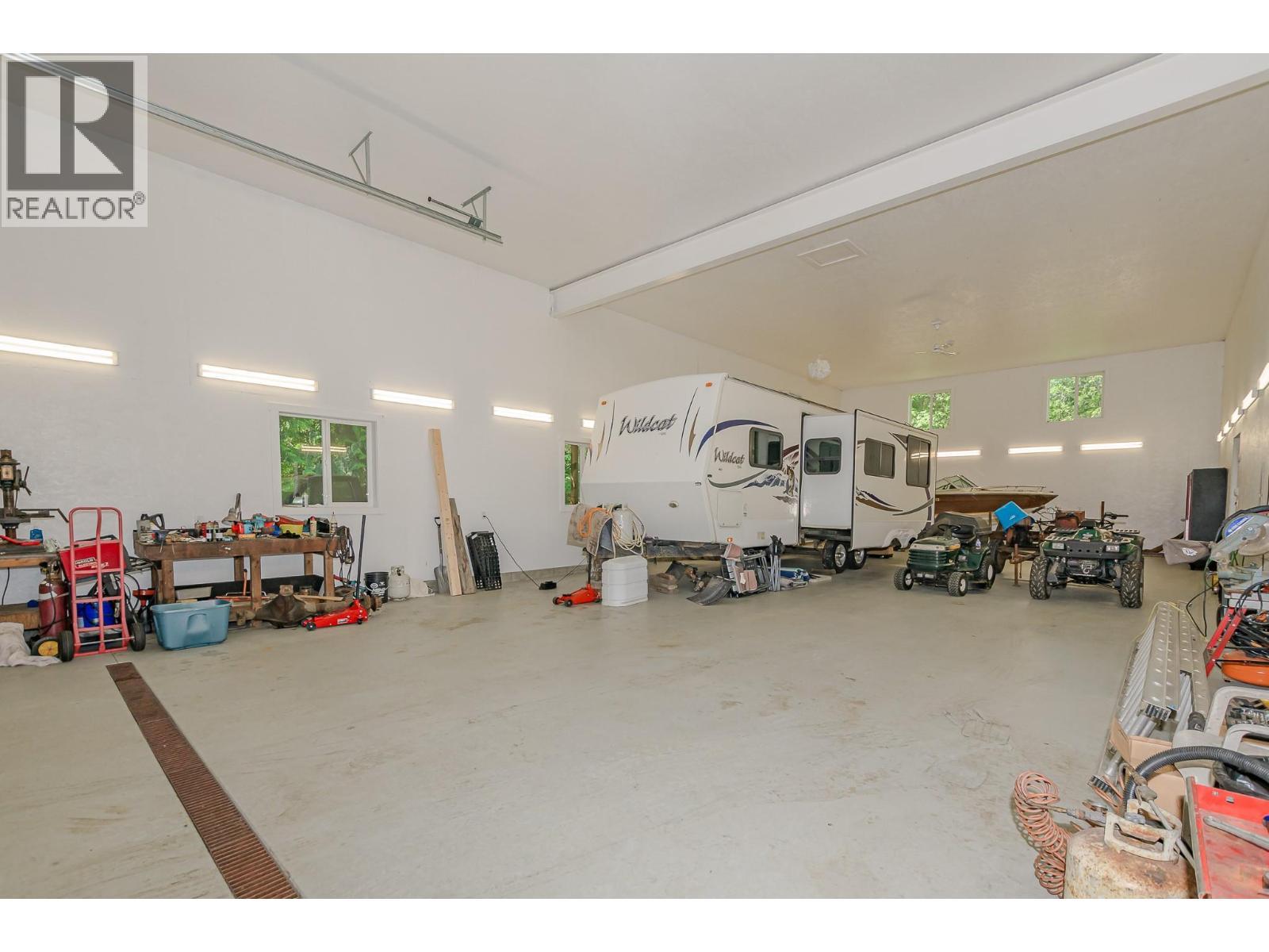 4340 Sederberg Road, Malakwa, BC - Indoor Photo Showing Garage