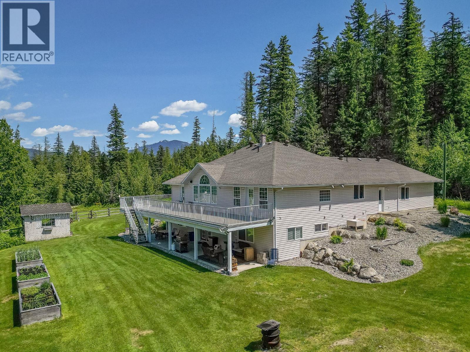 4340 Sederberg Road, Malakwa, BC - Outdoor