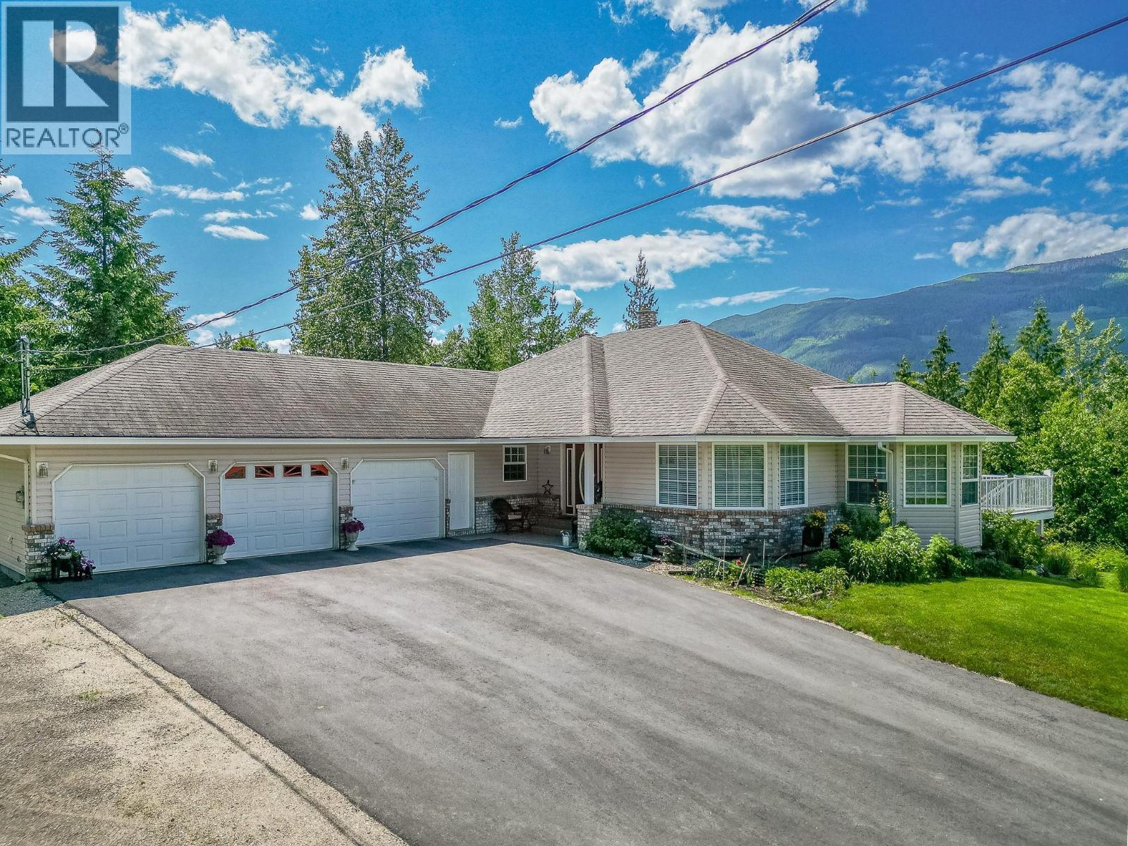 4340 Sederberg Road, Malakwa, BC - Outdoor