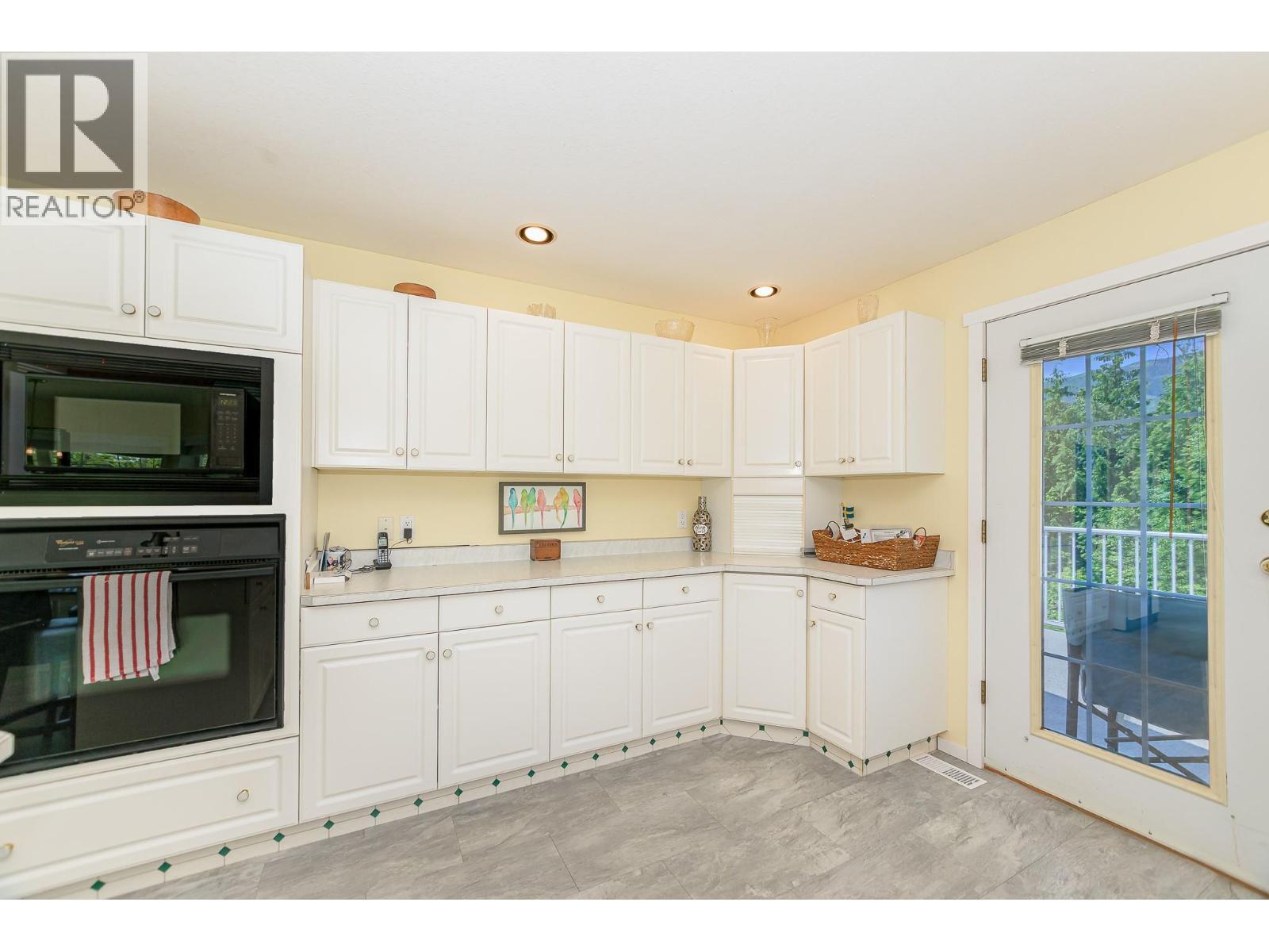 4340 Sederberg Road, Malakwa, BC - Indoor Photo Showing Kitchen