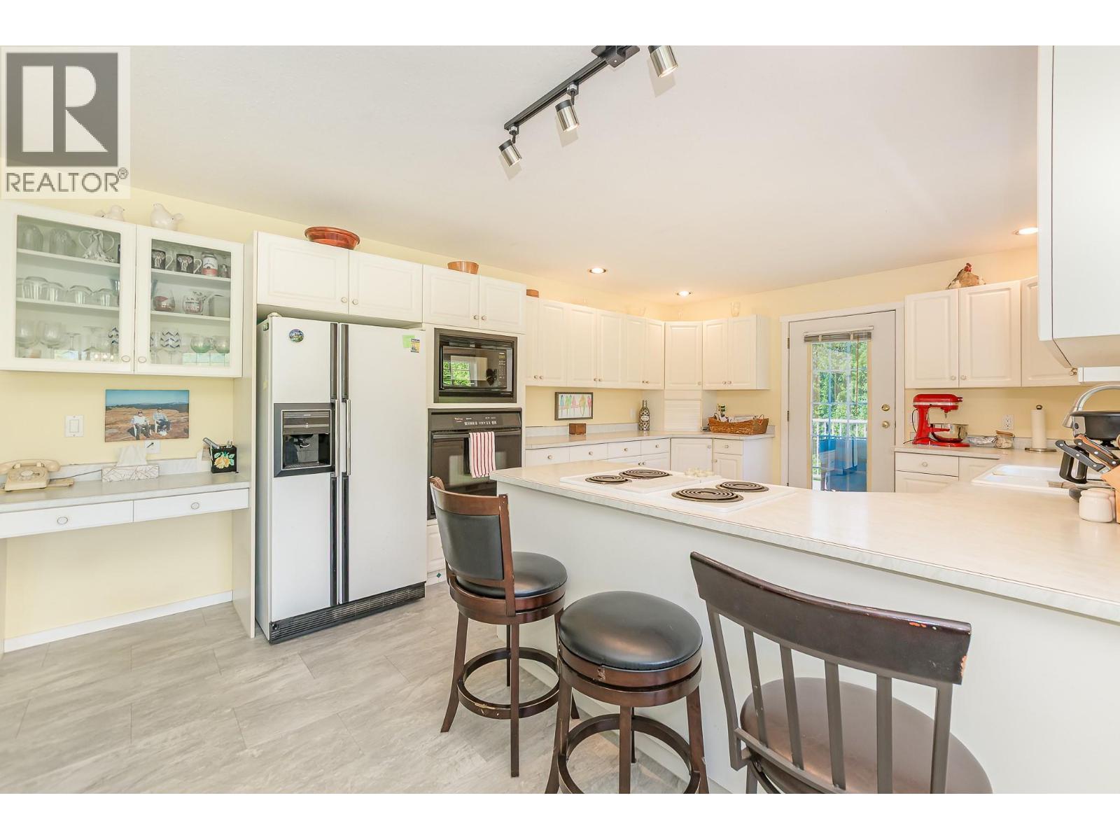 4340 Sederberg Road, Malakwa, BC - Indoor Photo Showing Kitchen