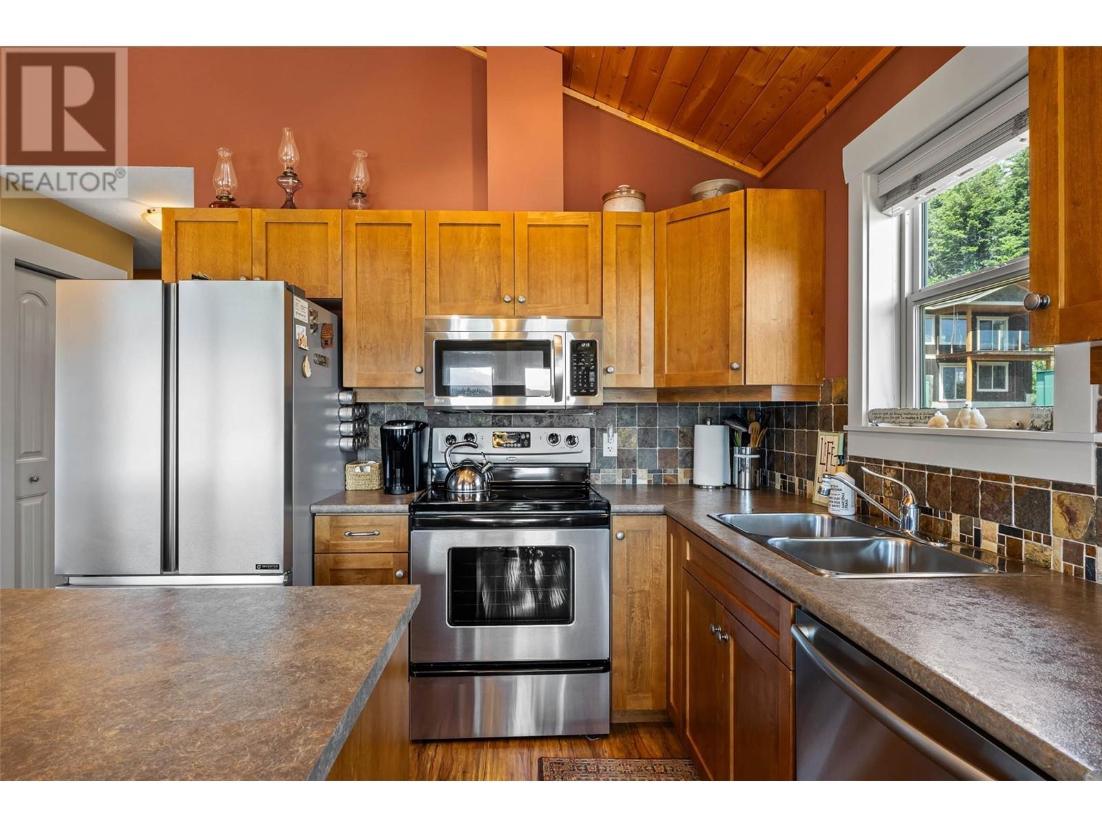 2633 Squilax Anglemont Road Unit# 198, Lee Creek, BC - Indoor Photo Showing Kitchen With Double Sink