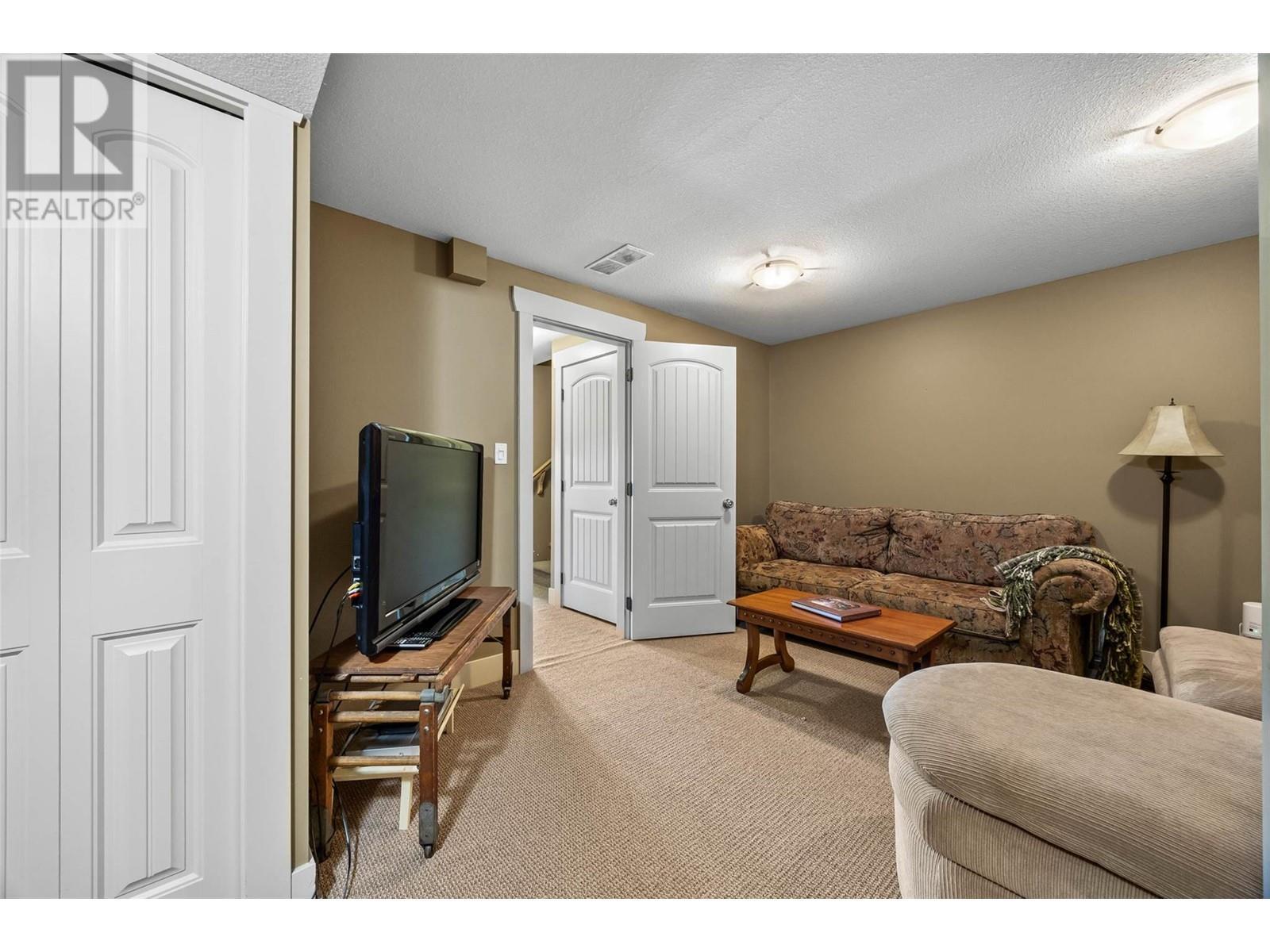 2633 Squilax Anglemont Road Unit# 198, Lee Creek, BC - Indoor