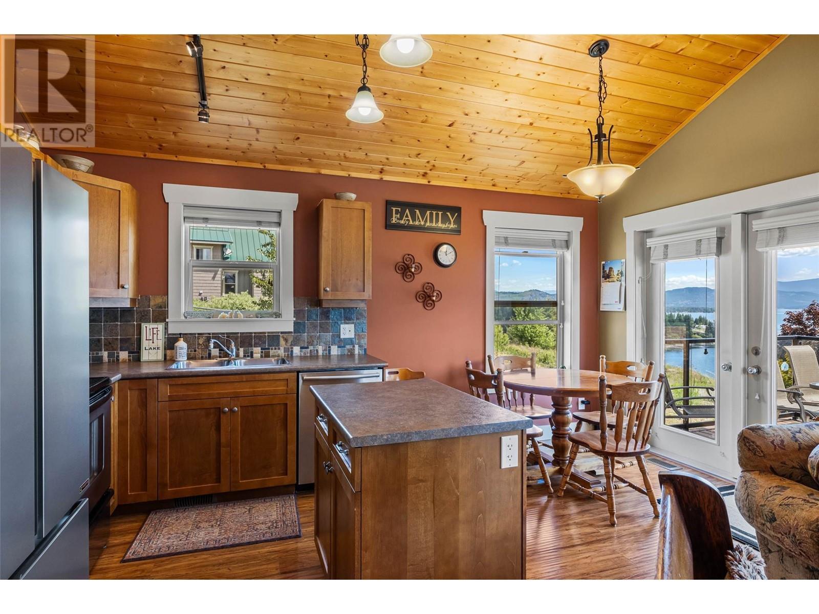 2633 Squilax Anglemont Road Unit# 198, Lee Creek, BC - Indoor