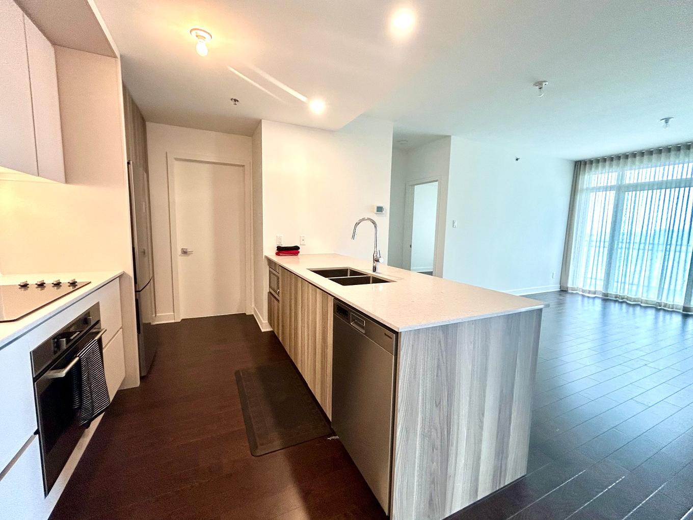 Kitchen - 515-5905 Boul. Du Quartier, Brossard, QC - Indoor Photo Showing Kitchen With Double Sink With Upgraded Kitchen