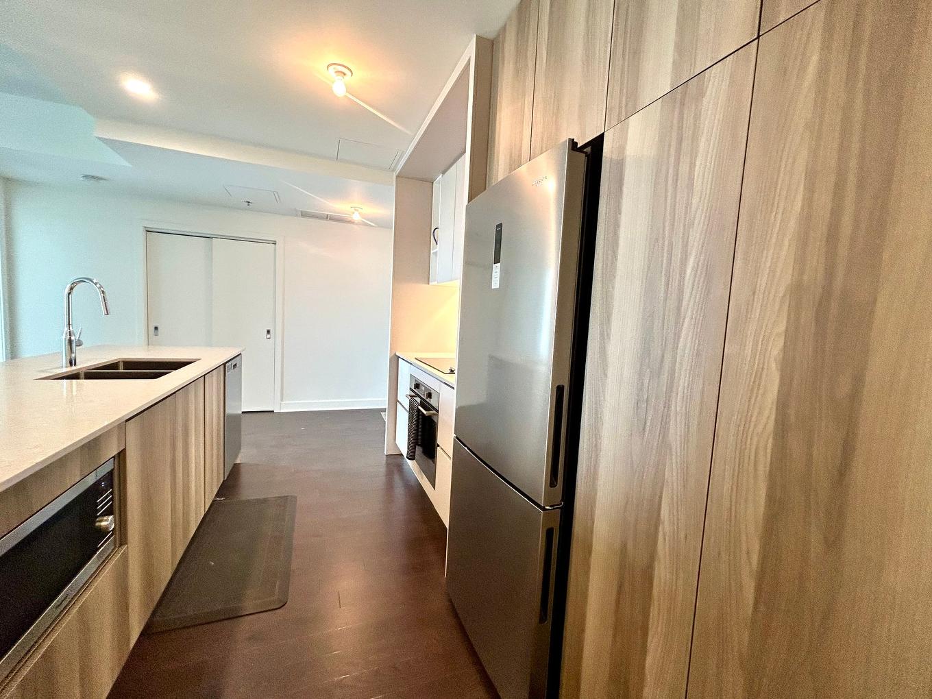 Kitchen - 515-5905 Boul. Du Quartier, Brossard, QC - Indoor Photo Showing Kitchen With Double Sink With Upgraded Kitchen