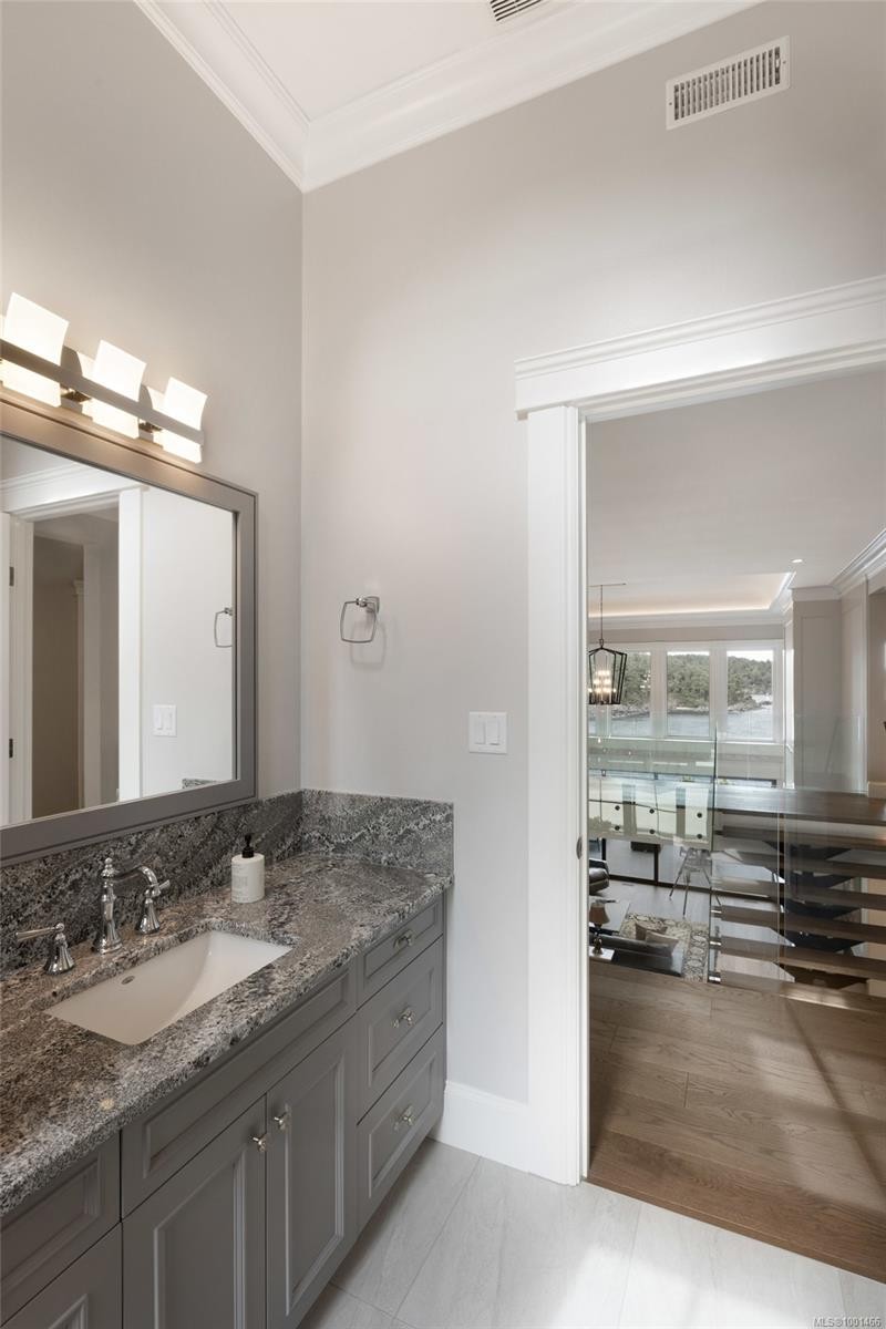 10865 Fernie Wynd Rd, North Saanich, BC