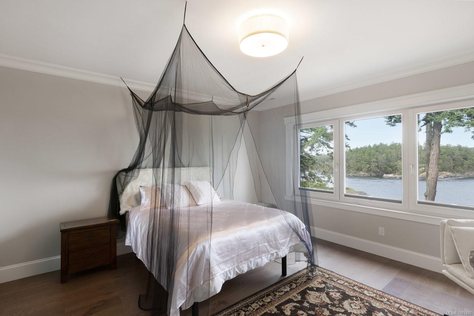 10865 Fernie Wynd Rd, North Saanich, BC