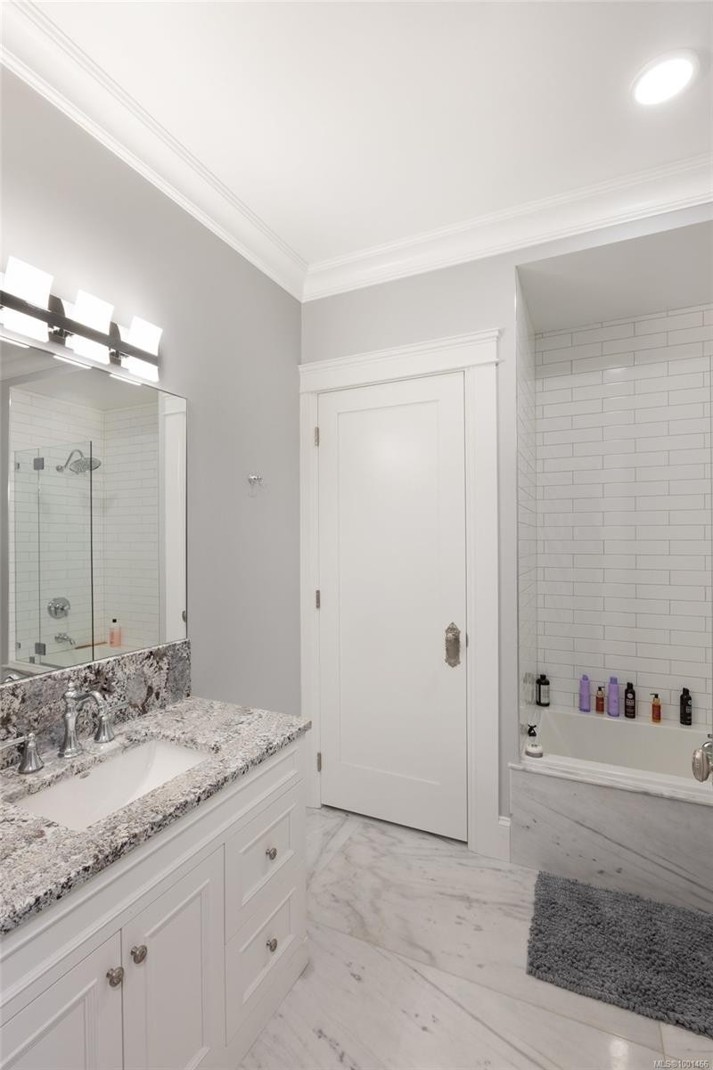 10865 Fernie Wynd Rd, North Saanich, BC