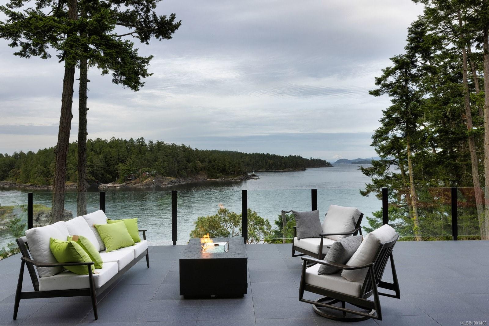 10865 Fernie Wynd Rd, North Saanich, BC