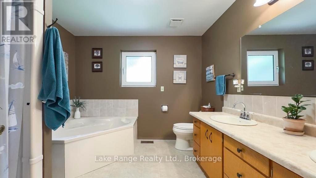 201 Shadywood Crescent, Huron-Kinloss, ON - Indoor Photo Showing Bathroom