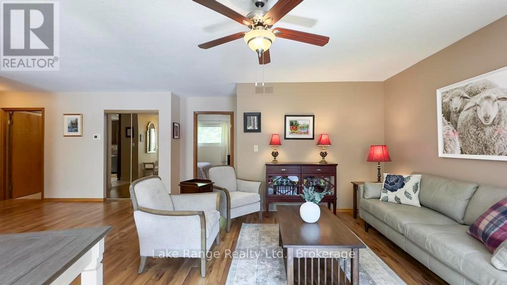 201 Shadywood Crescent, Huron-Kinloss, ON - Indoor Photo Showing Living Room