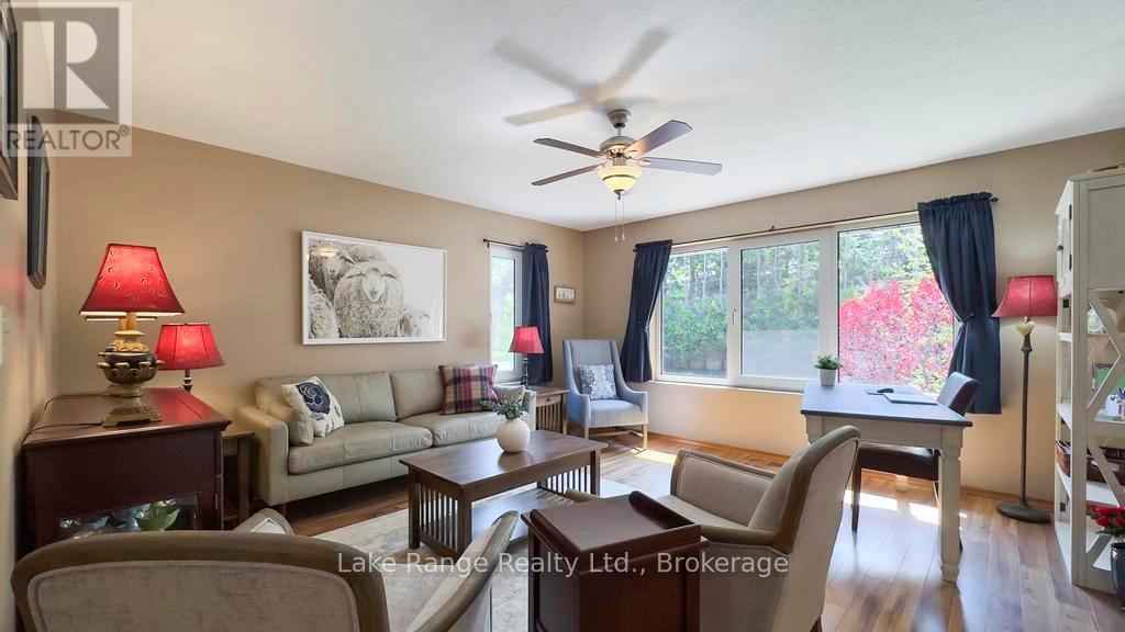 201 Shadywood Crescent, Huron-Kinloss, ON - Indoor Photo Showing Living Room