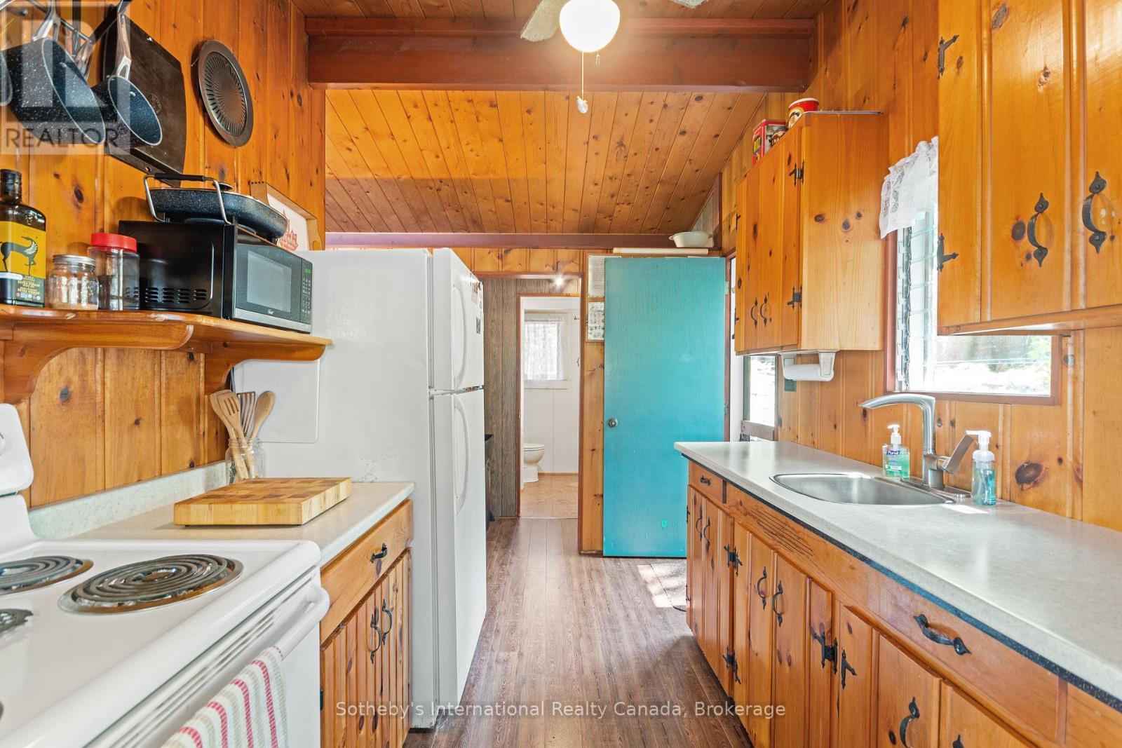 5096 Island 865, Georgian Bay (Baxter), ON - Indoor Photo Showing Kitchen