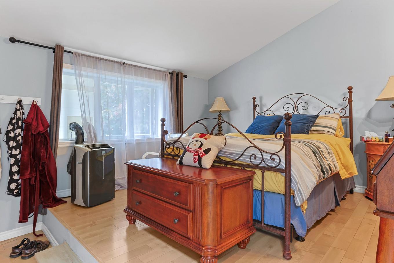 Primary bedroom - 857 - 859 Rue St-Clément, Mercier, QC - Indoor Photo Showing Bedroom