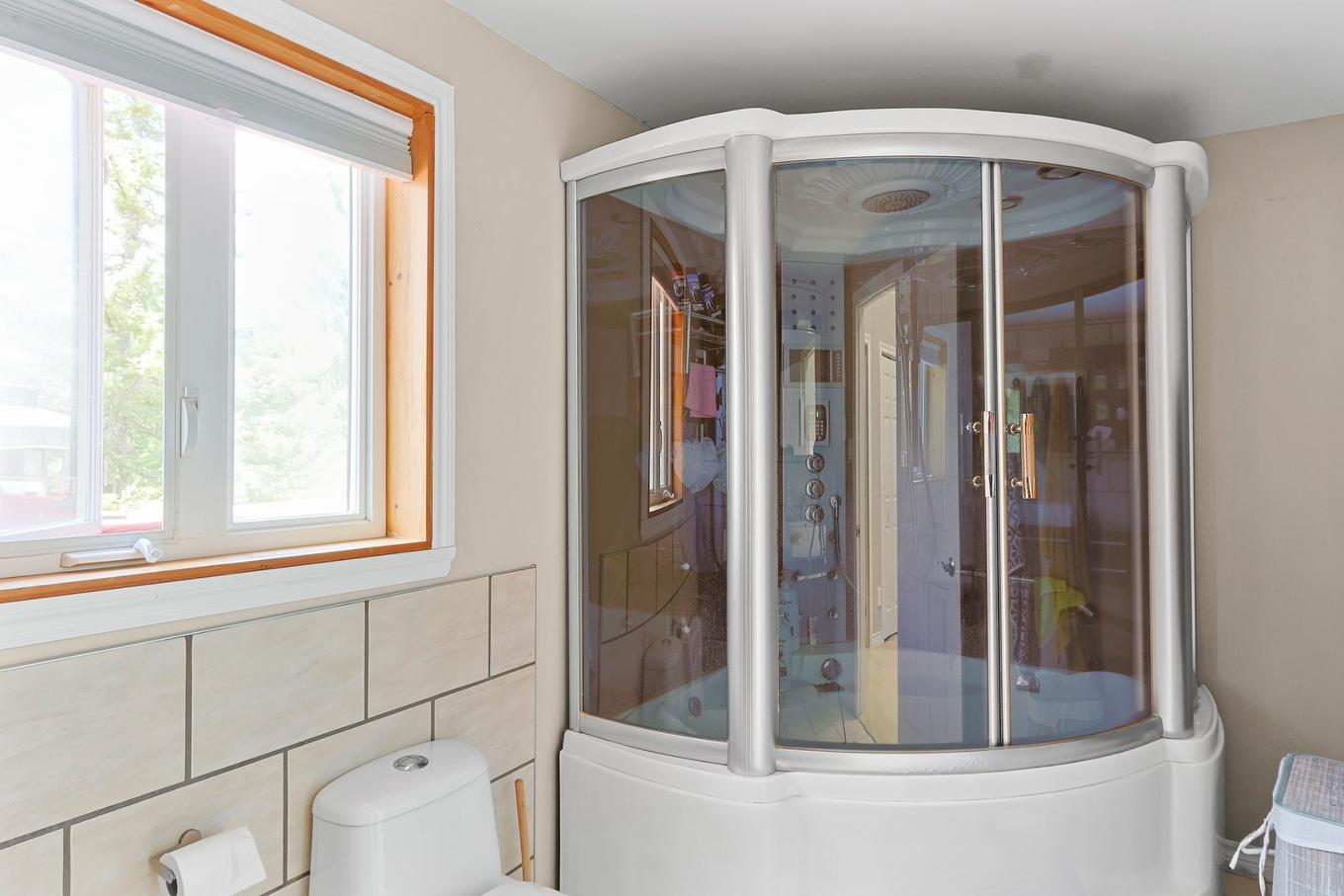 Bathroom - 857 - 859 Rue St-Clément, Mercier, QC - Indoor Photo Showing Bathroom