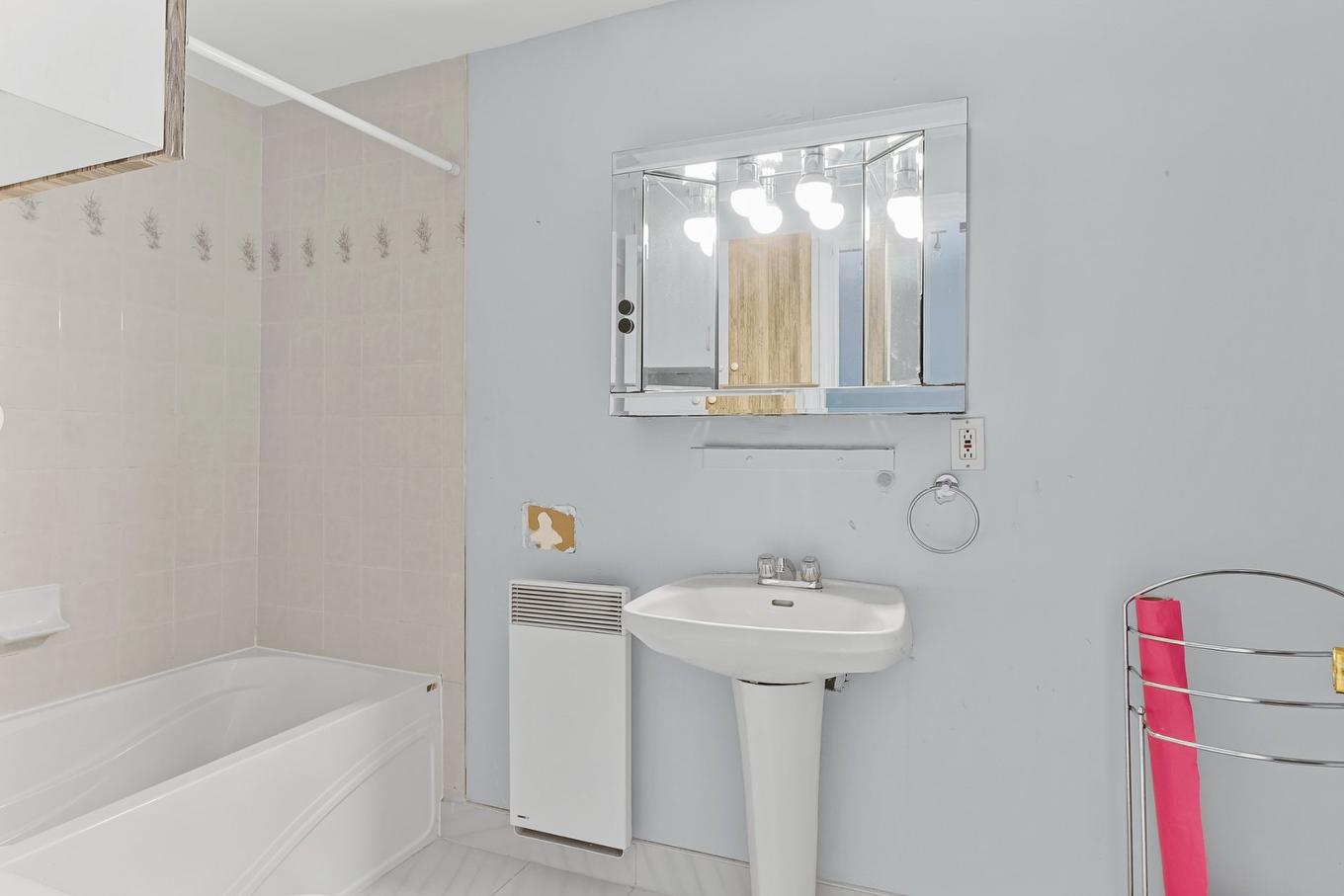 Bathroom - 857 - 859 Rue St-Clément, Mercier, QC - Indoor Photo Showing Bathroom