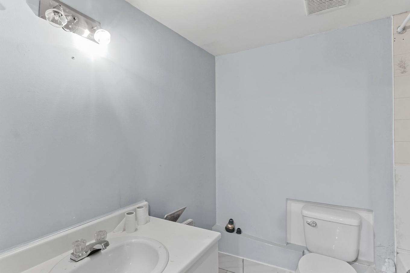 Basement - 857 - 859 Rue St-Clément, Mercier, QC - Indoor Photo Showing Bathroom