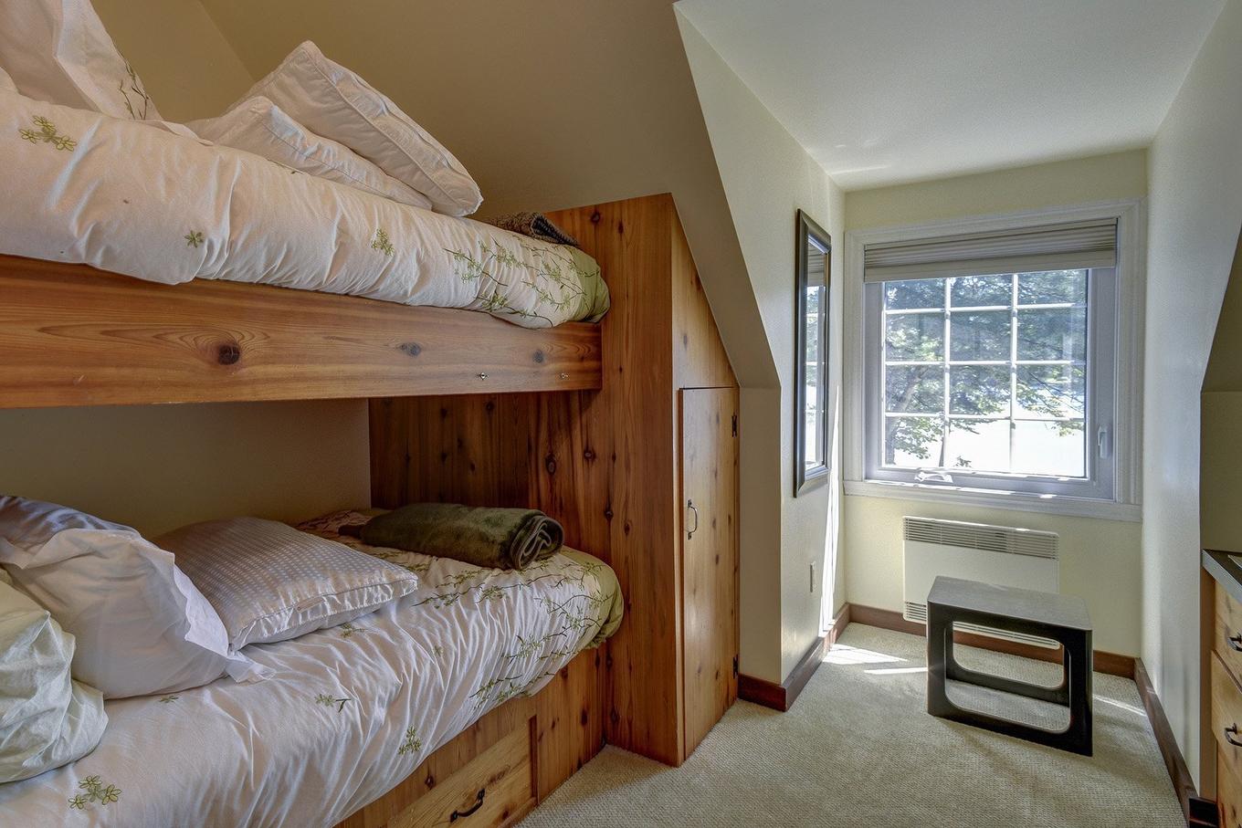 Bedroom - 289 Ch. Bréard, Mont-Tremblant, QC - Indoor Photo Showing Bedroom