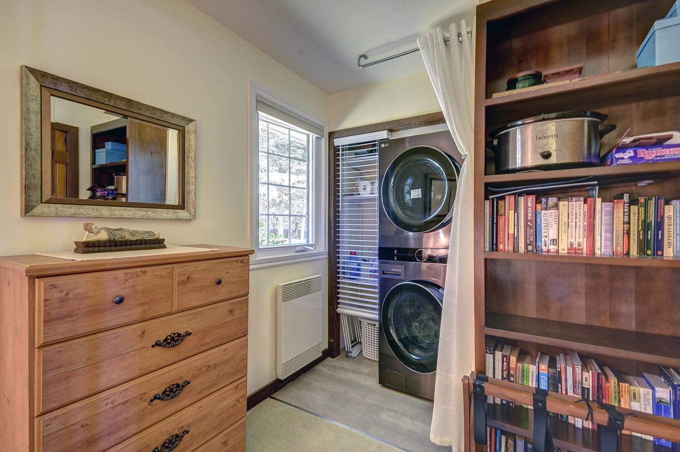 Bedroom - 289 Ch. Bréard, Mont-Tremblant, QC - Indoor Photo Showing Laundry Room