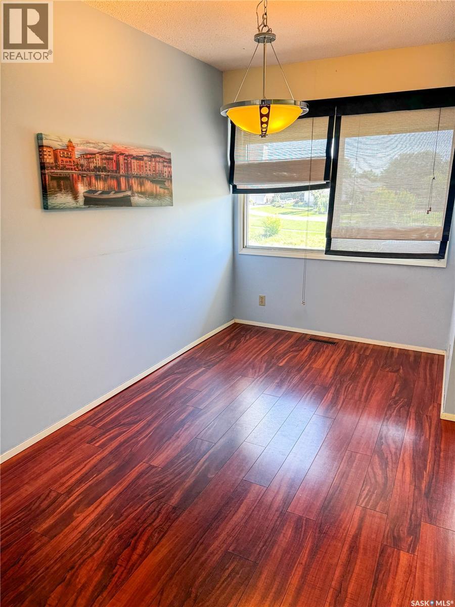 520 Bray Street E, Swift Current, SK - Indoor Photo Showing Other Room