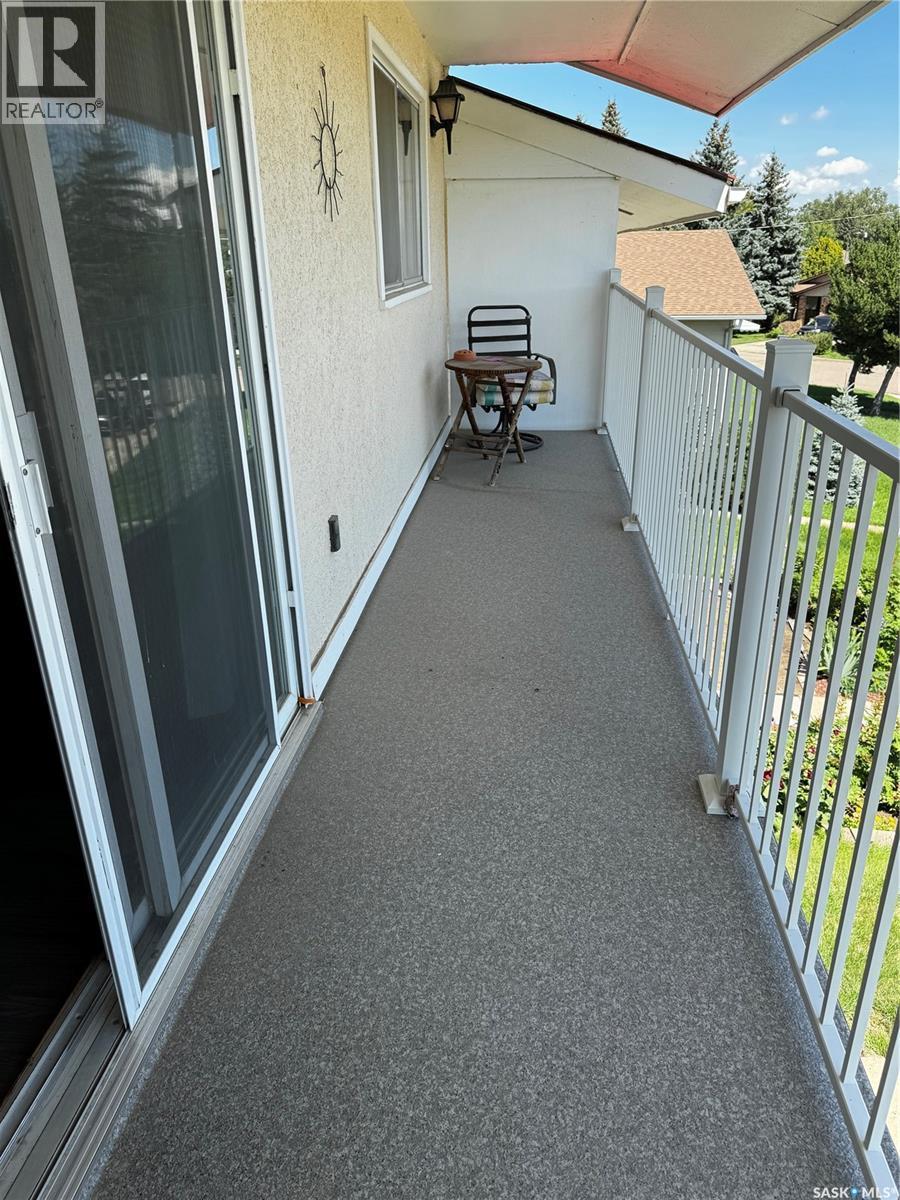 520 Bray Street E, Swift Current, SK - Outdoor With Exterior