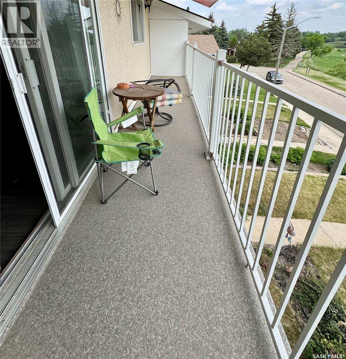 520 Bray Street E, Swift Current, SK - Outdoor With Exterior