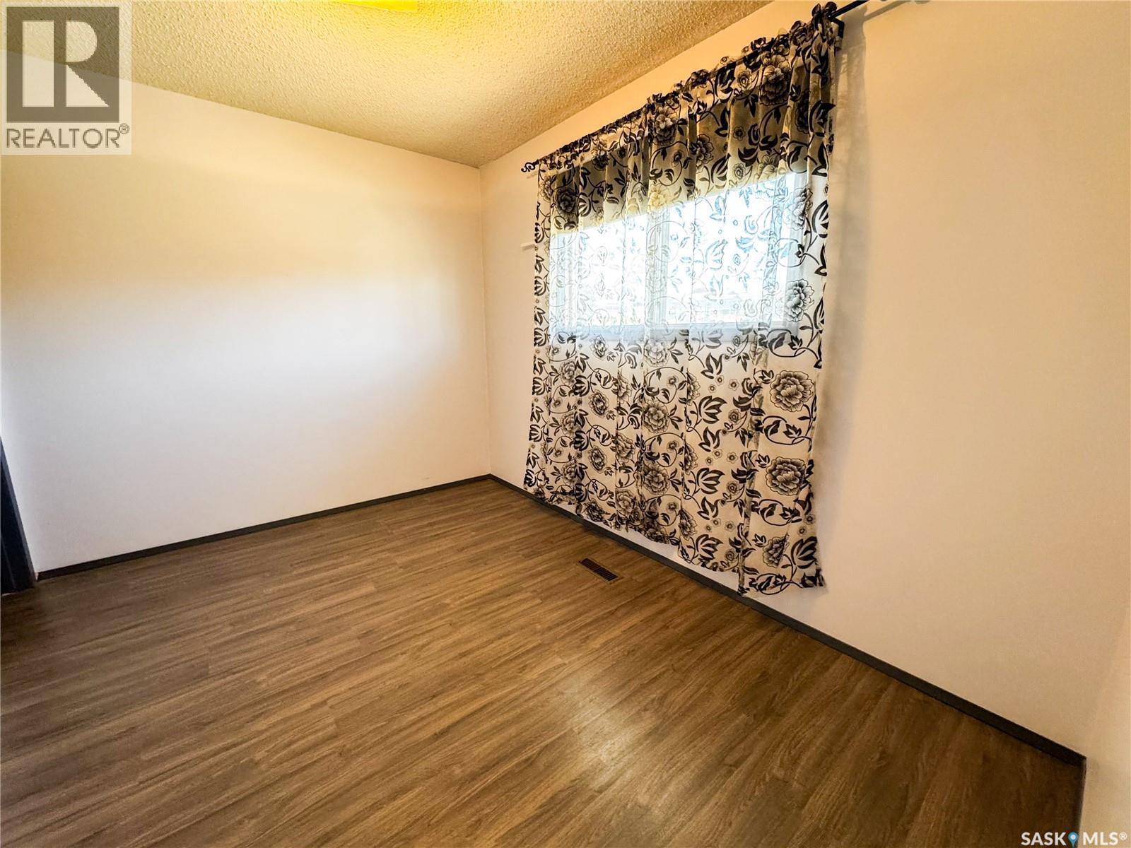 520 Bray Street E, Swift Current, SK - Indoor Photo Showing Other Room