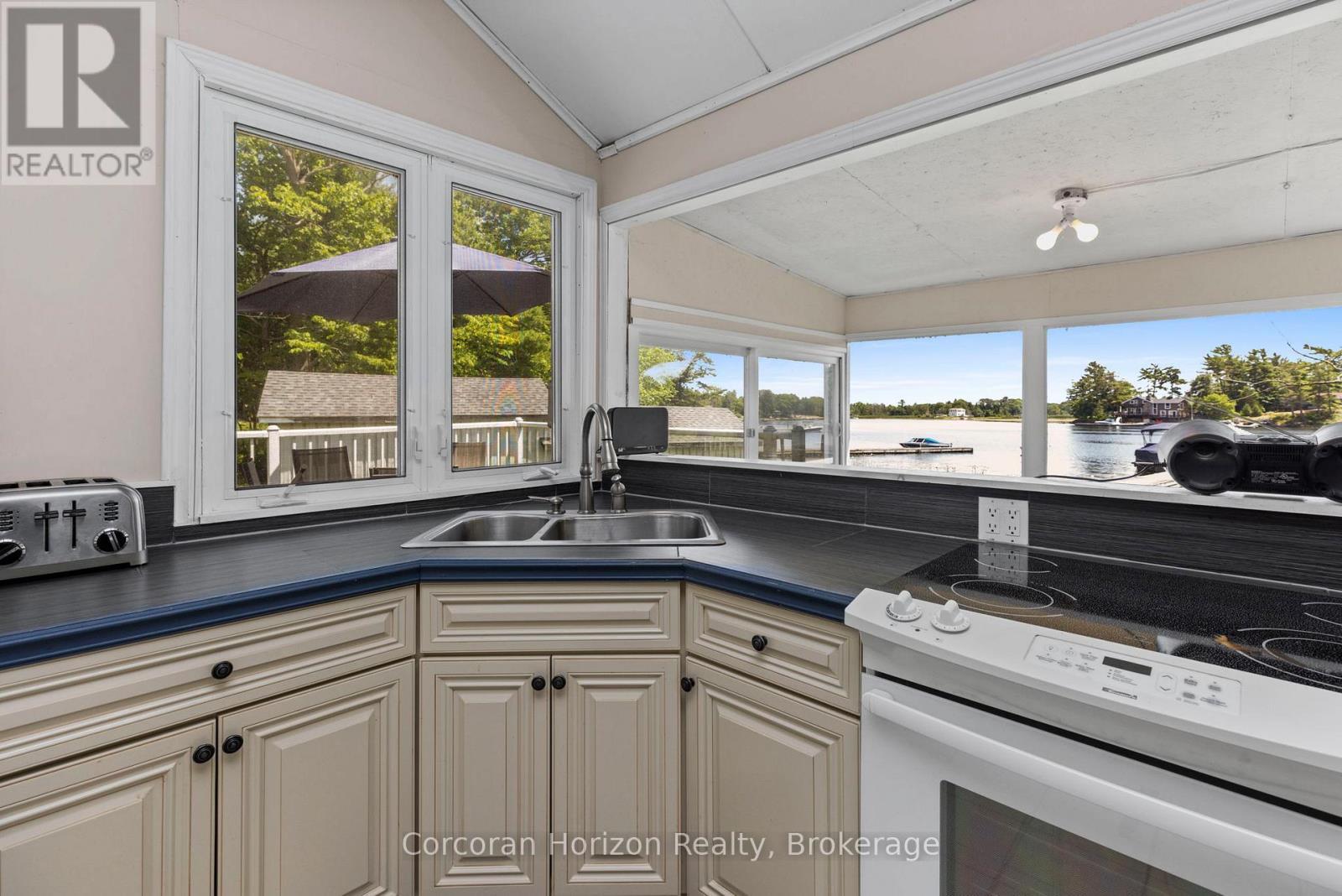 68 Wolverine Beach Rd, Georgian Bay (Baxter), ON - Indoor Photo Showing Kitchen With Double Sink