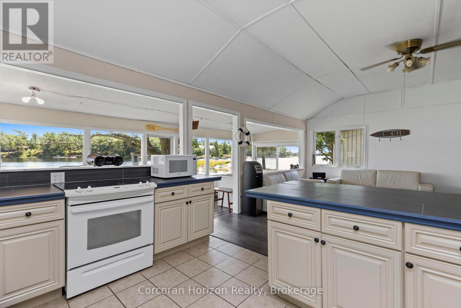 68 Wolverine Beach Rd, Georgian Bay (Baxter), ON - Indoor Photo Showing Kitchen