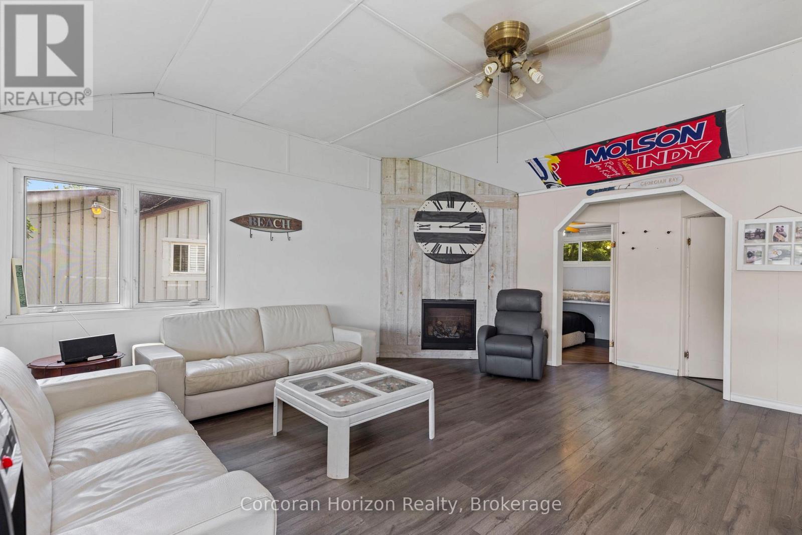 68 Wolverine Beach Rd, Georgian Bay (Baxter), ON - Indoor Photo Showing Living Room With Fireplace