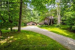 Located 10 mins from Carleton Place; 15 mins Pert -