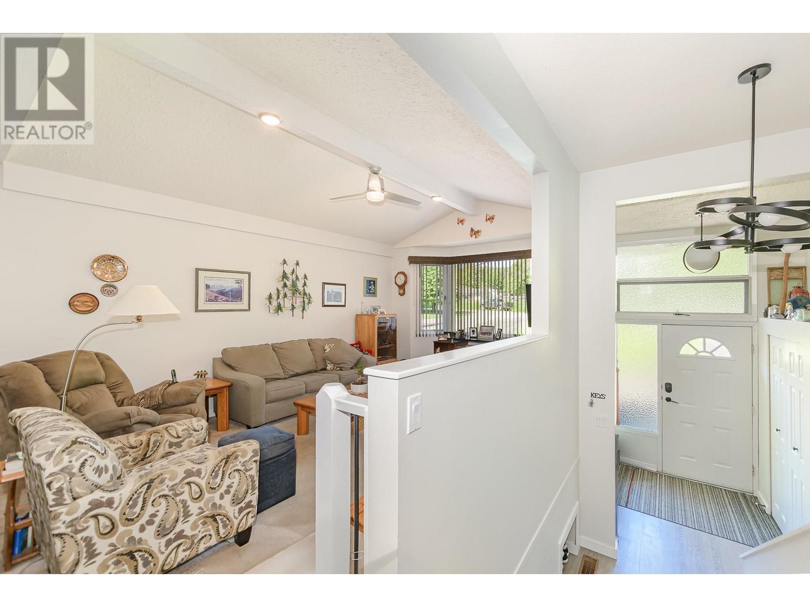 6601 97A Highway, Enderby, BC - Indoor Photo Showing Other Room