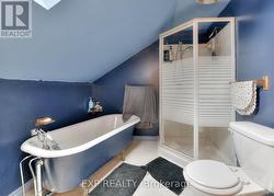 UPSTAIRS 4PC BATHROOM -