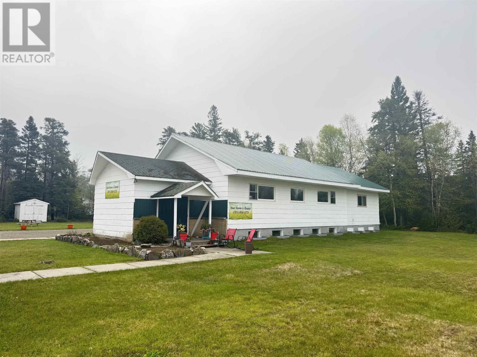 323 Hardy Ave, Wawa, ON - Outdoor