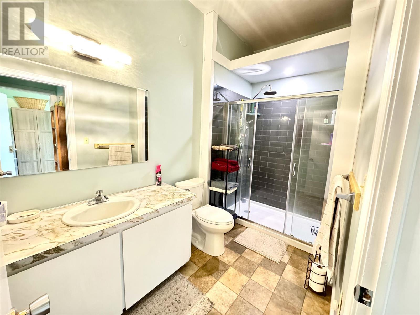 323 Hardy Ave, Wawa, ON - Indoor Photo Showing Bathroom