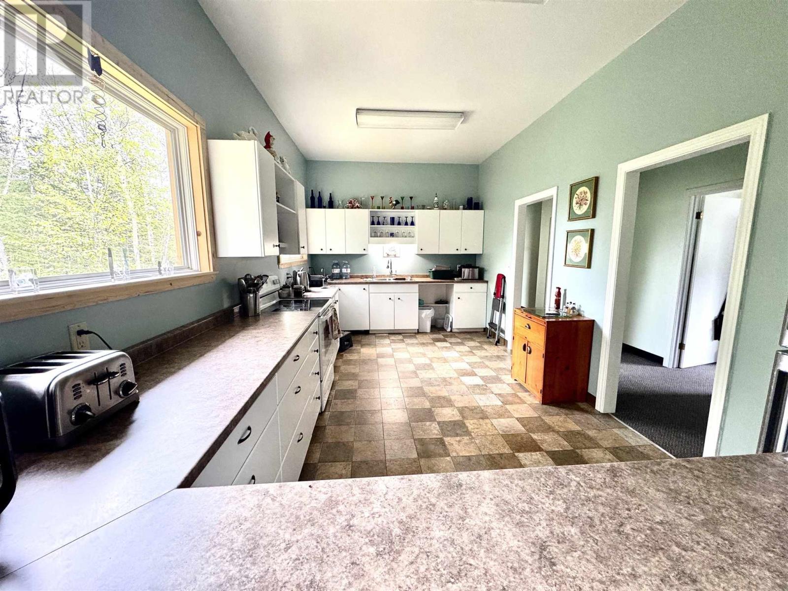 323 Hardy Ave, Wawa, ON - Indoor Photo Showing Kitchen
