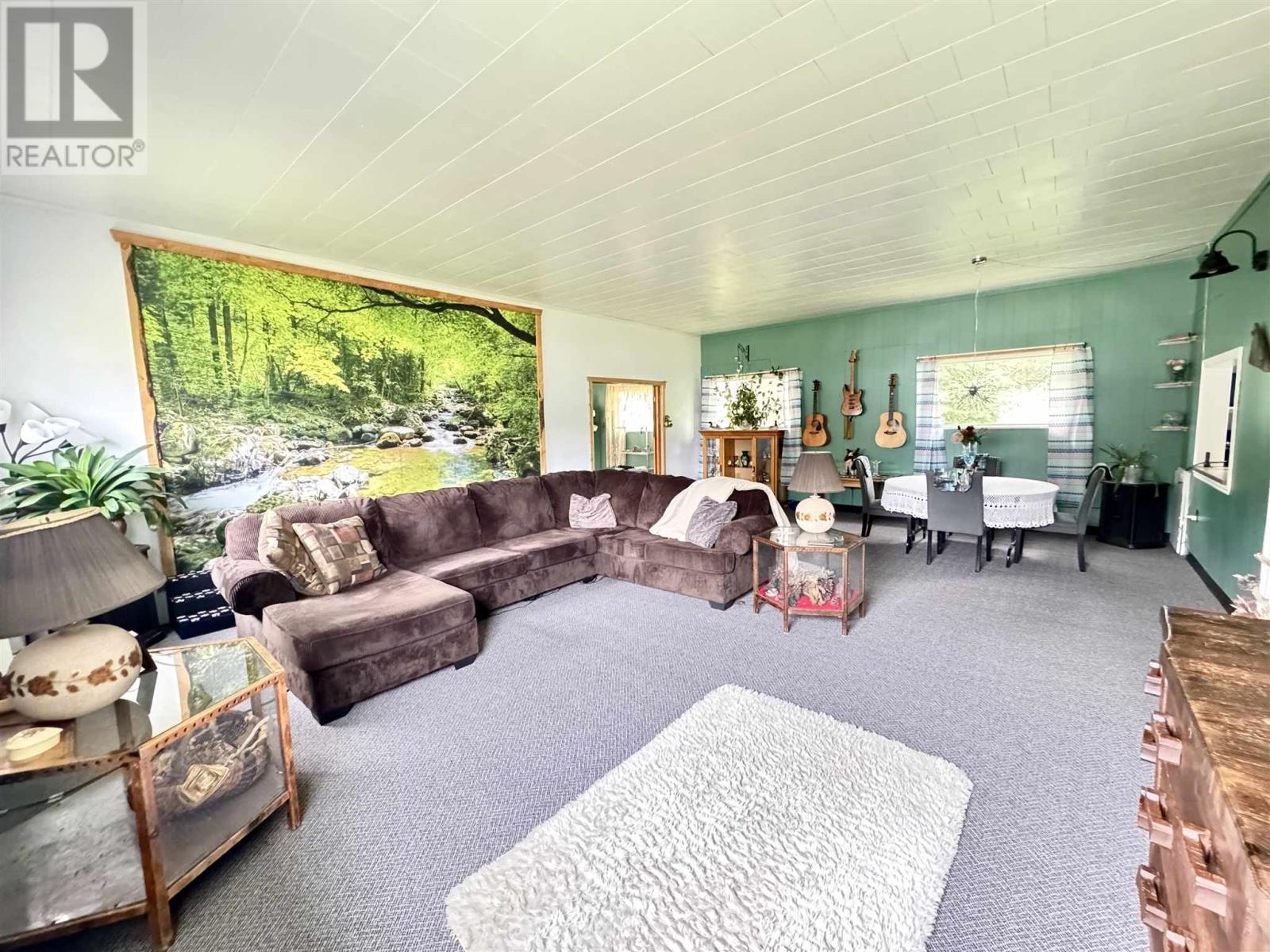 323 Hardy Ave, Wawa, ON - With Exterior