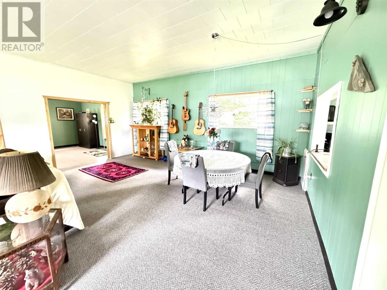 323 Hardy Ave, Wawa, ON - Indoor