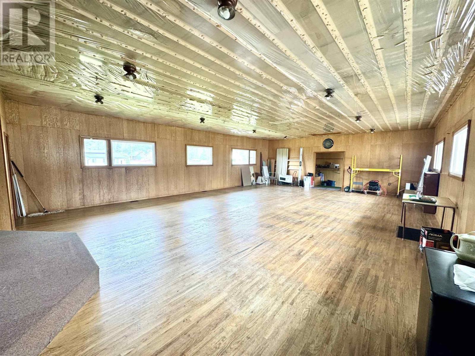 323 Hardy Ave, Wawa, ON - Indoor Photo Showing Other Room